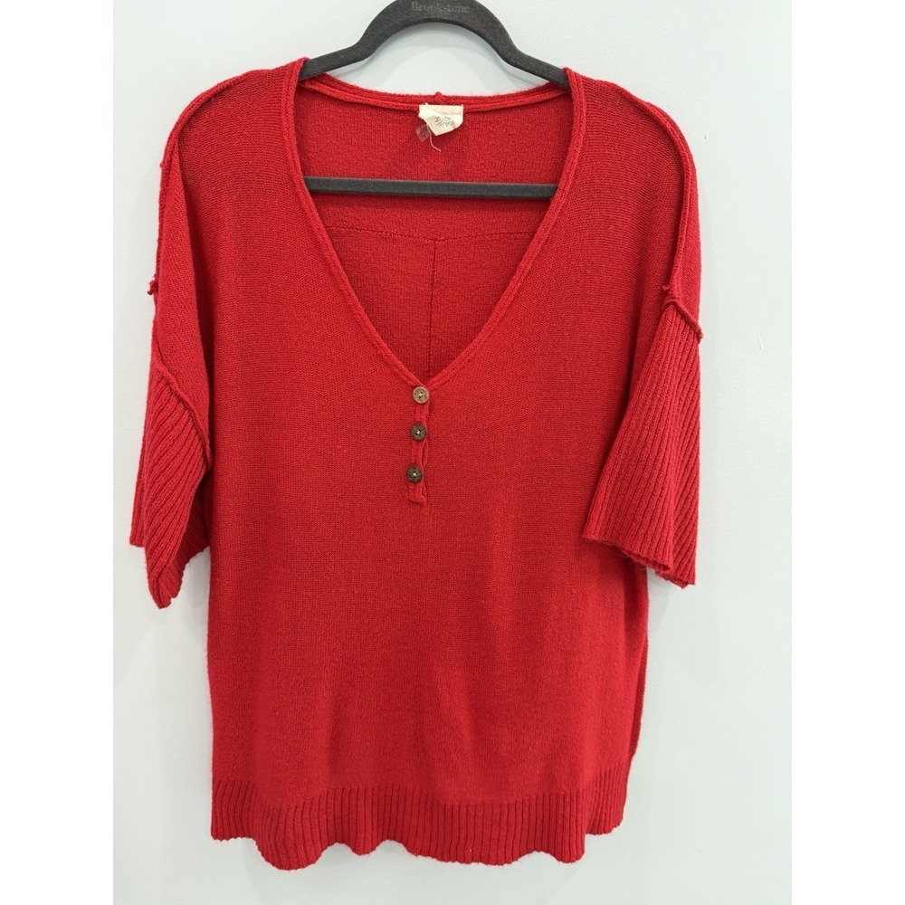 Fantastic Fawn Red V Neck Henley Sweater Medium Ribbed Short Sleeve Top